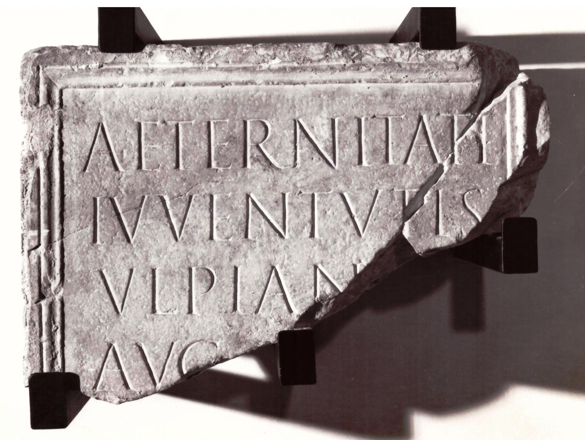 base, iscritta, Base in onore della Aeternitas Iuventutis (inizio sec. II d. C)