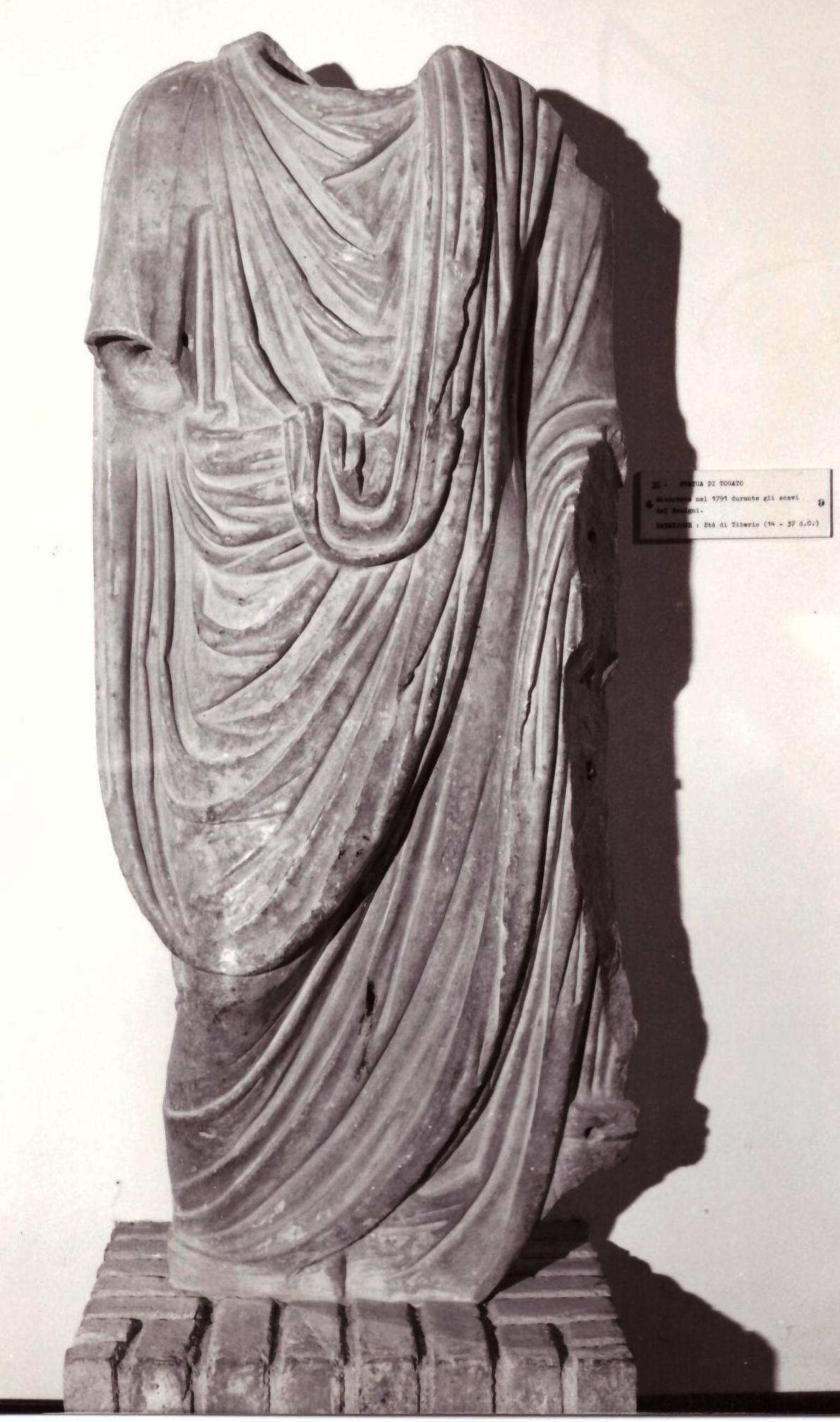 statua, togato (fine/inizii sec. I d. C./sec. II d. C)