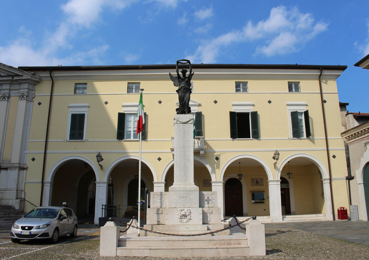 allegoria della Vittoria (monumento ai caduti - a pilastro, opera isolata) di Asti Giovanni (attribuito) (sec. XX)