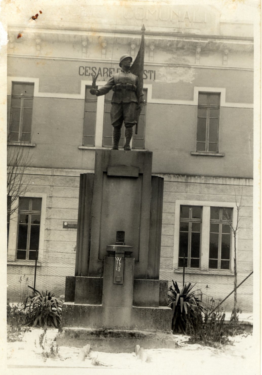 monumento (positivo) di Anonimo (secondo quarto XX)