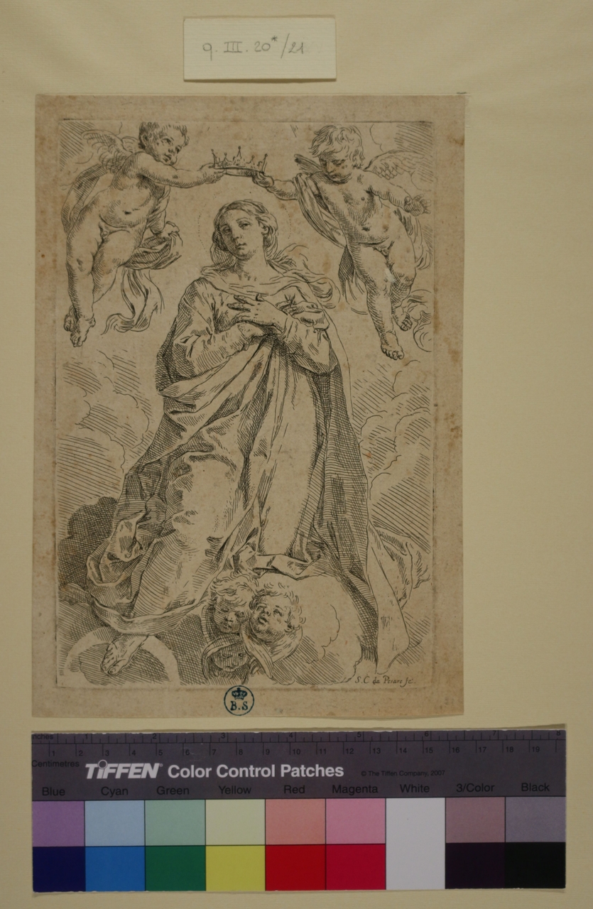 Vergine incoronata da due angeli, Vergine incoronata da due angeli (stampa) di Simone Cantarini detto il Pesarese (secondo quarto sec. XVII)
