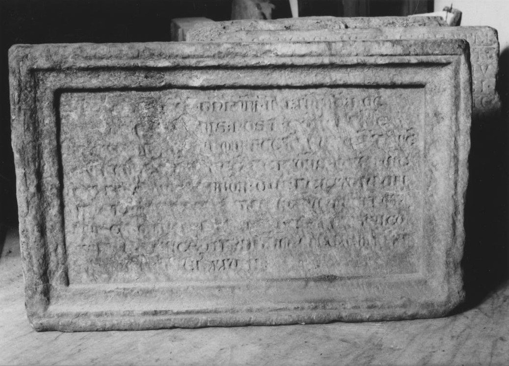 lapide documentaria - manifattura italiana (sec. XIII)