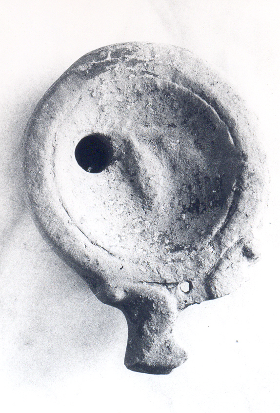 lucerna, monolicne, a volute (sec. I d.C)