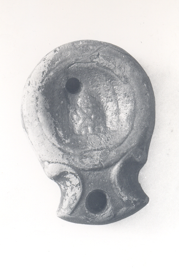 lucerna, monolicne, a volute (sec. I d.C)