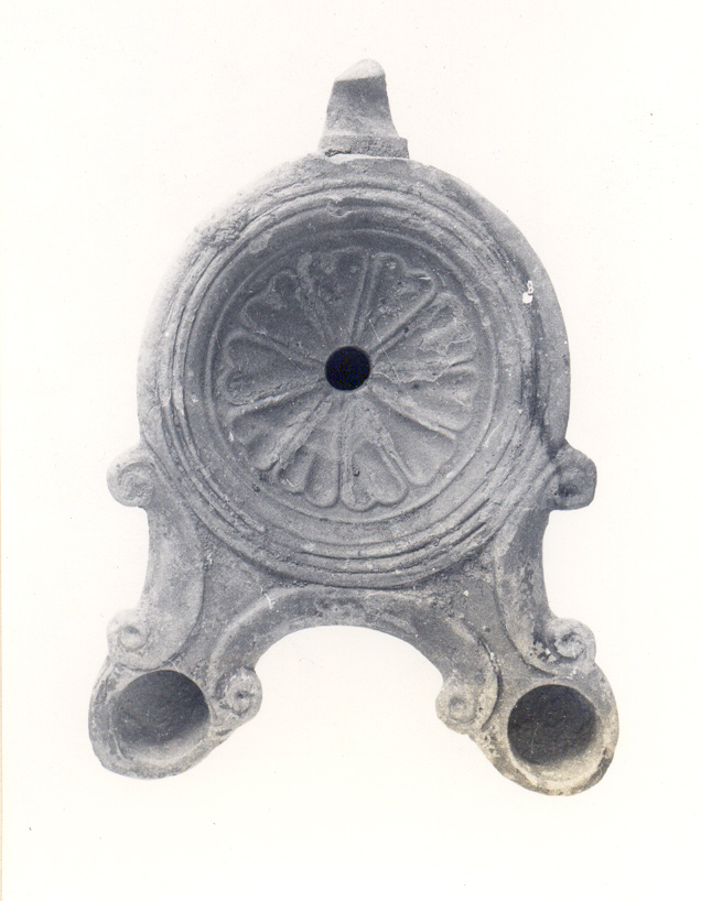 lucerna, bilicne, a volute (secc. I a.C./ I d.C)