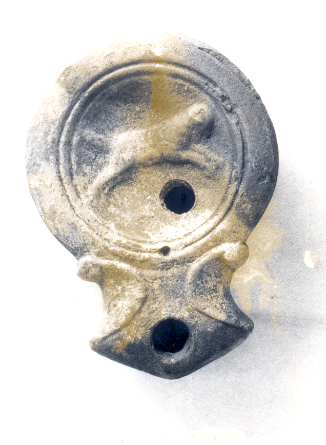 lucerna, monolicne, a volute (sec. I d.C)