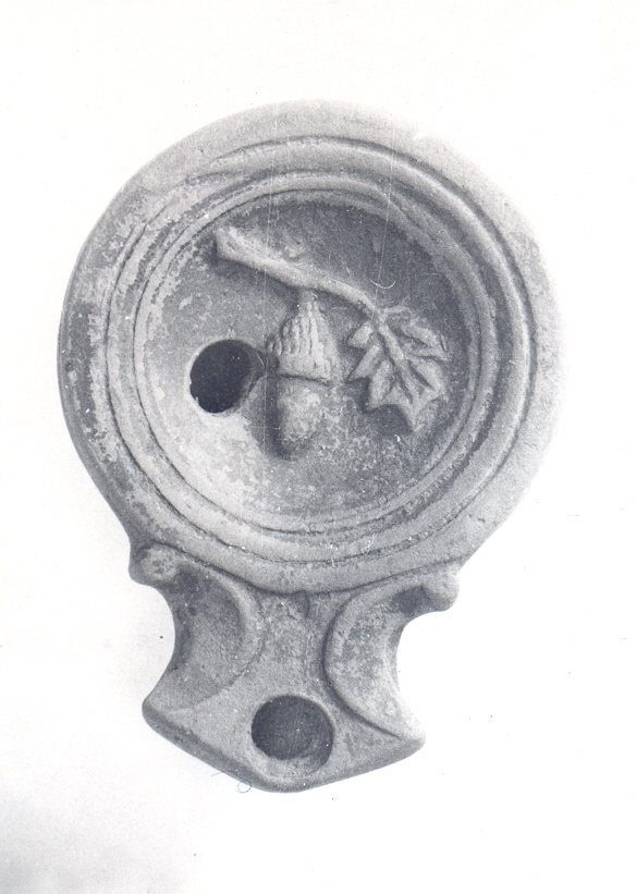 lucerna, monolicne, a volute (sec. I d.C)