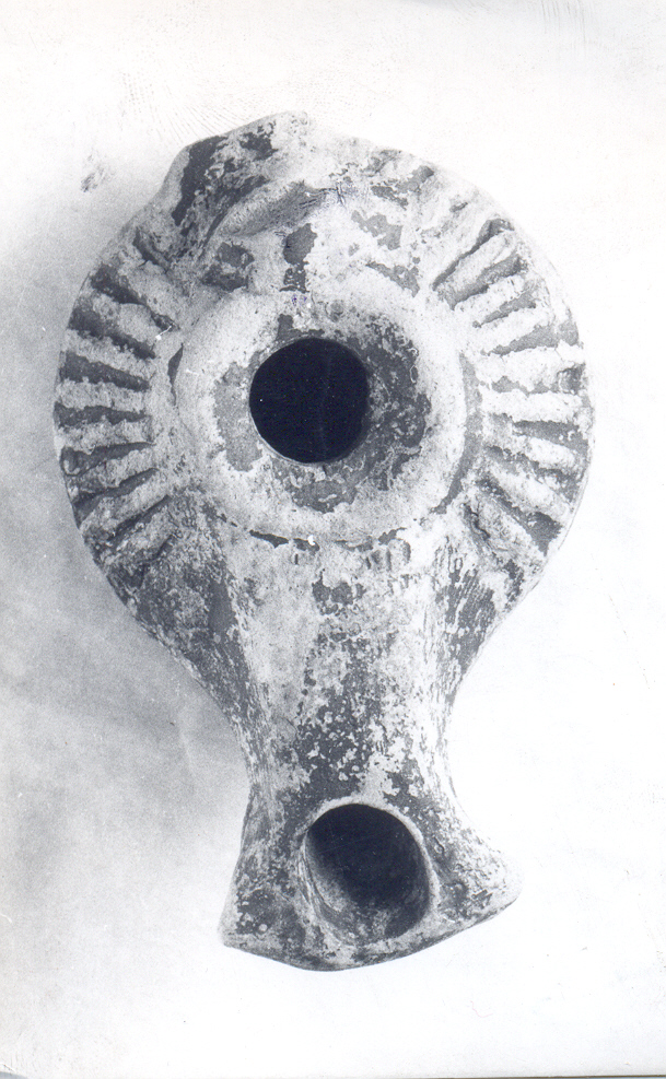 lucerna, monolicne a serbatoio biconico (secc. II/ I a.C)