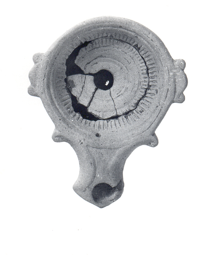 lucerna, monolicne, a volute (sec. I d.C)