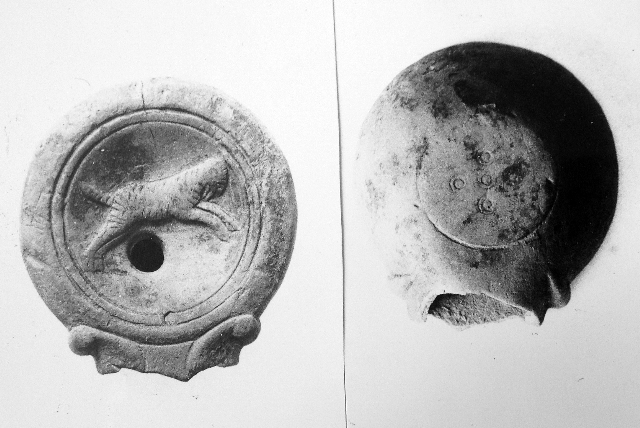 lucerna, monolicne, a volute (sec. I d.C)