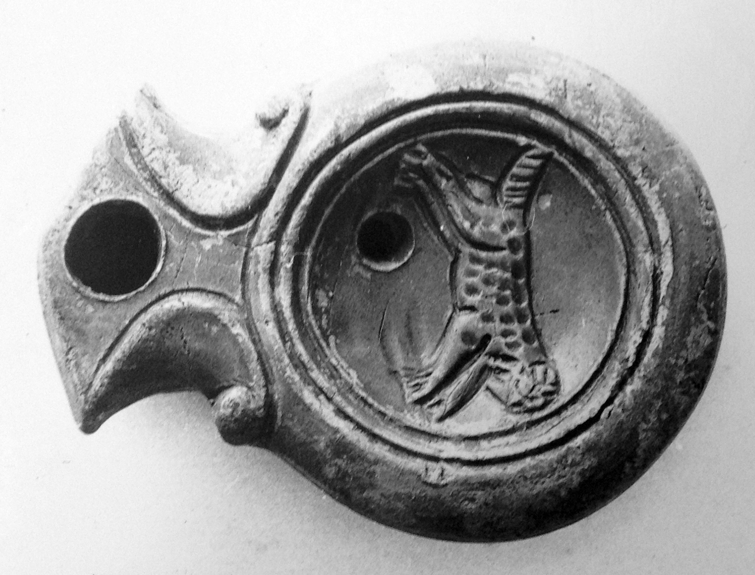 lucerna, monolicne, a volute (sec. I d.C)