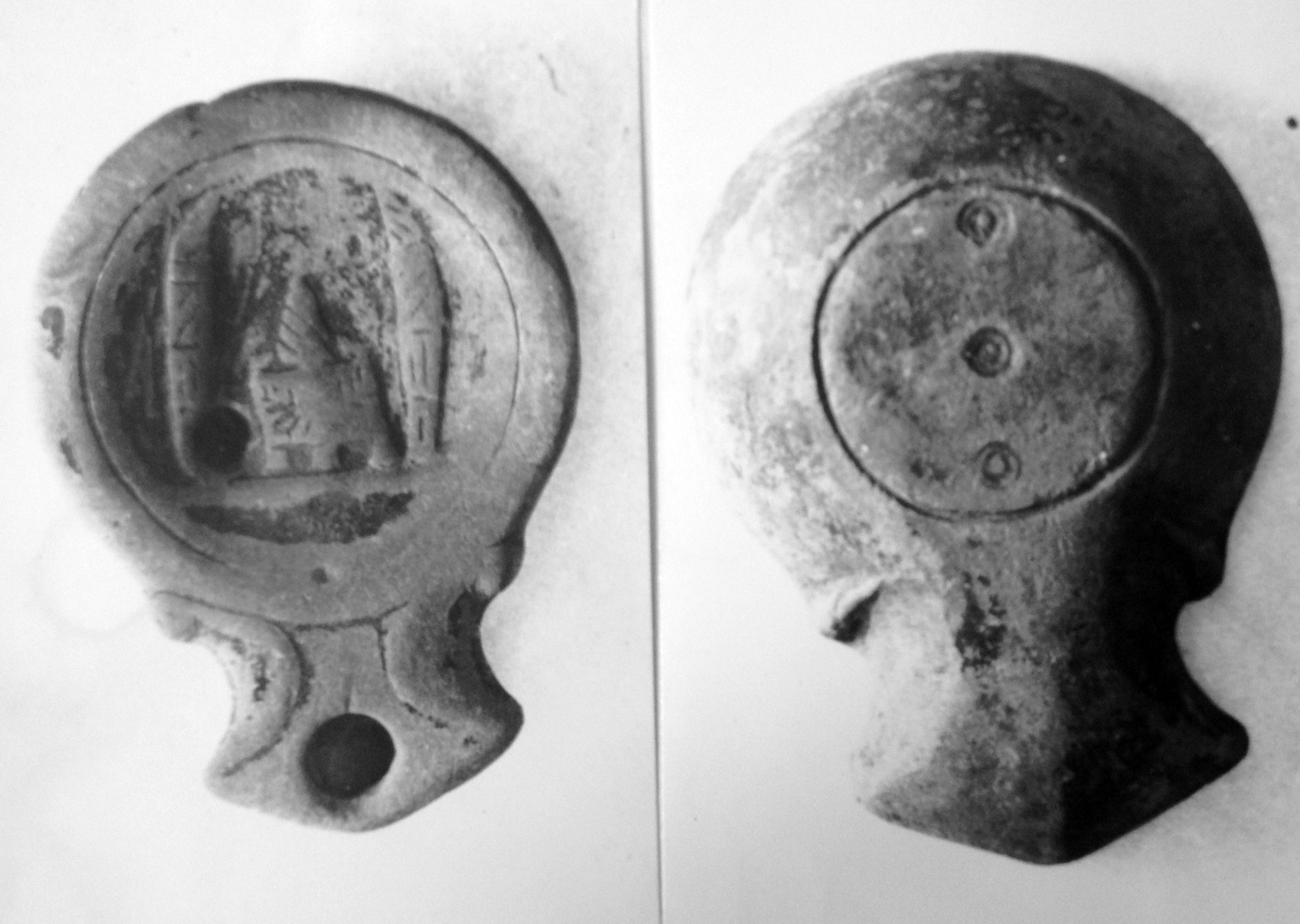 lucerna, monolicne, a volute (prima metà sec. I d.C)