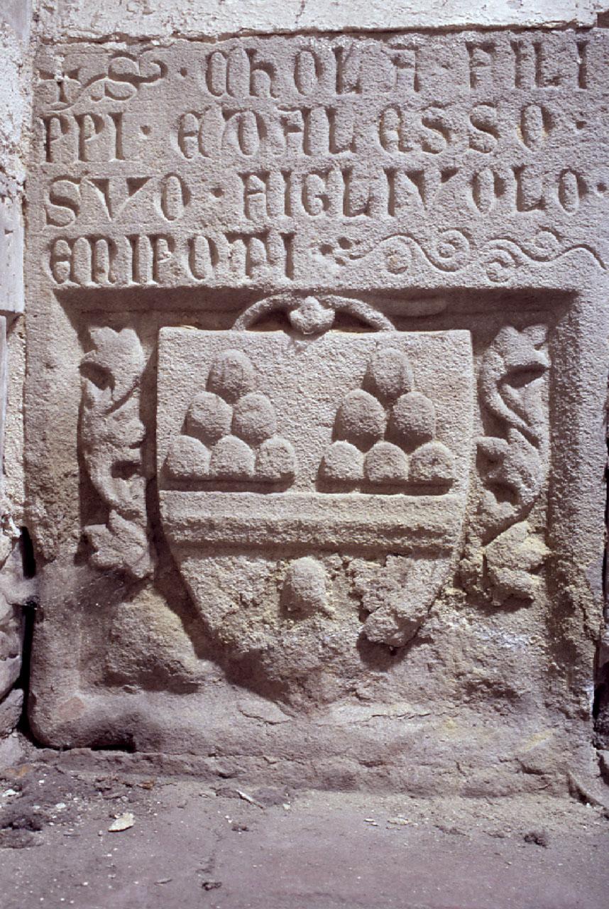 stemma gentilizio di Cola di Filippo e di Alessio di Cola (lapide tombale) - produzione fiorentina (sec. XIV)