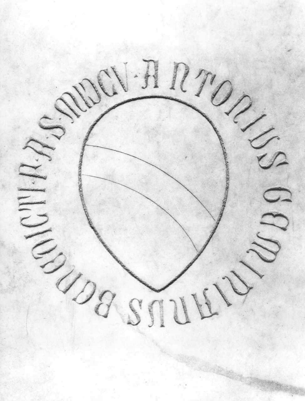 stemma gentilizio della famiglia Geminiani (lapide tombale) - manifattura fiorentina (sec. XIX)