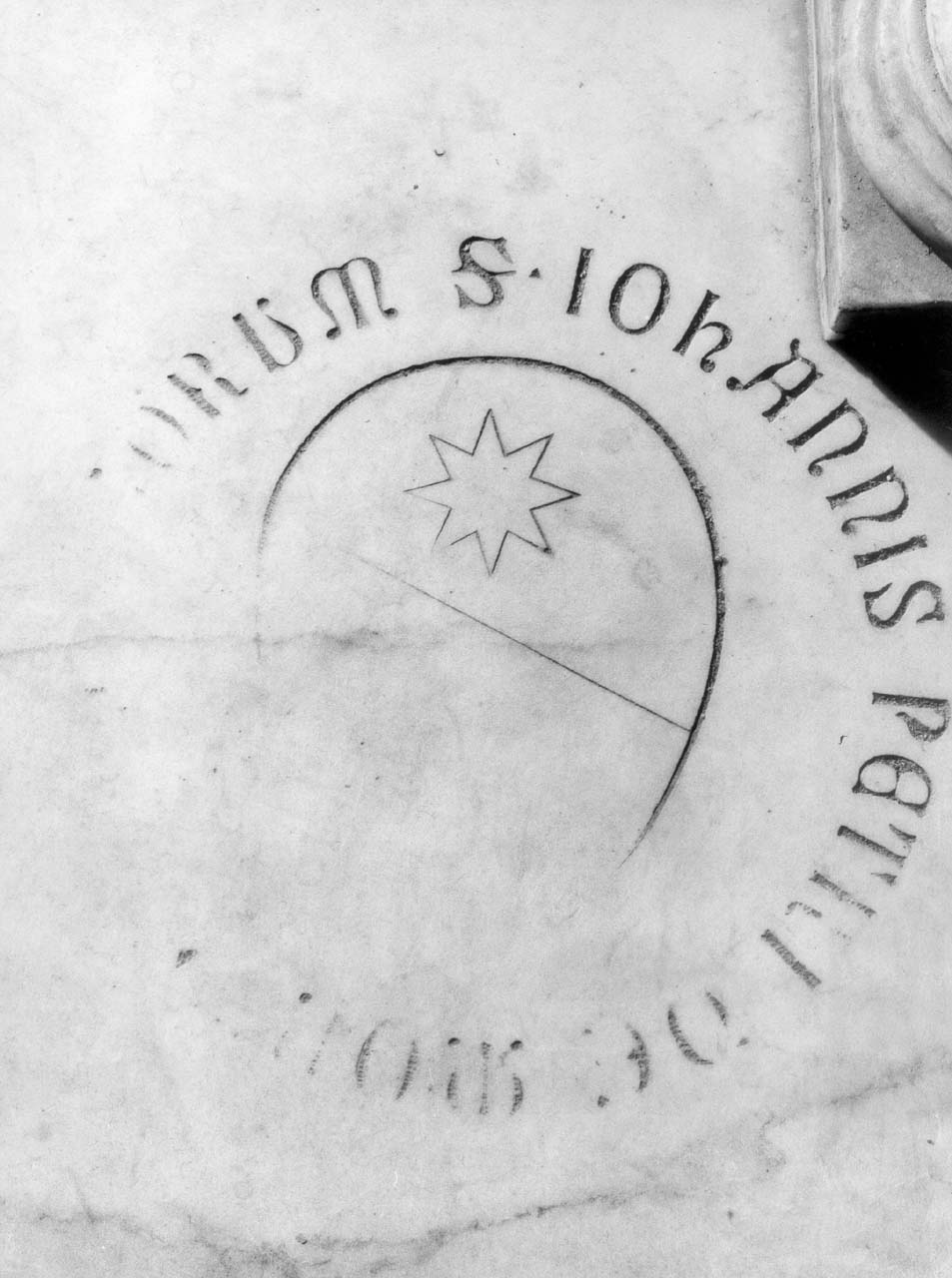 stemma gentilizio della famiglia Montesi (lapide tombale) - manifattura fiorentina (sec. XIX)