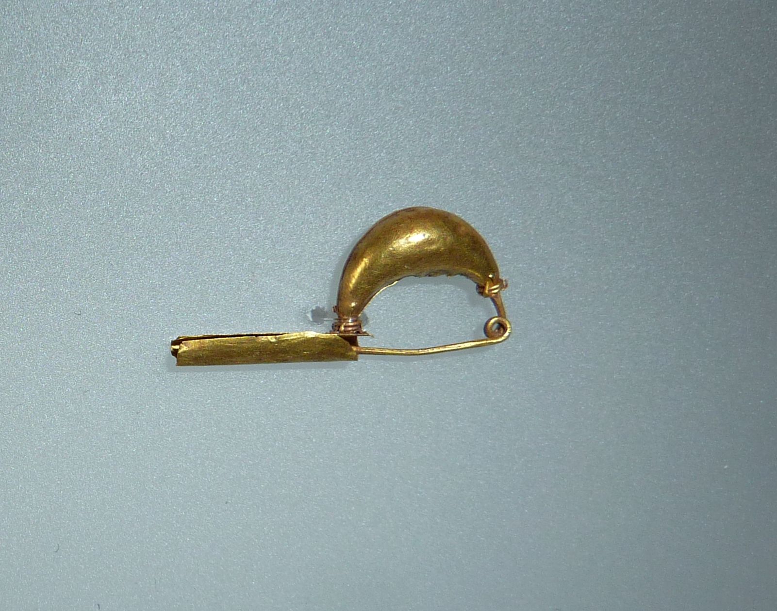 fibula a sanguisuga (VII sec. a.C)