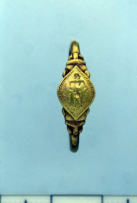 anello con castone figurato (V sec. a.C./ IV sec. a.C)