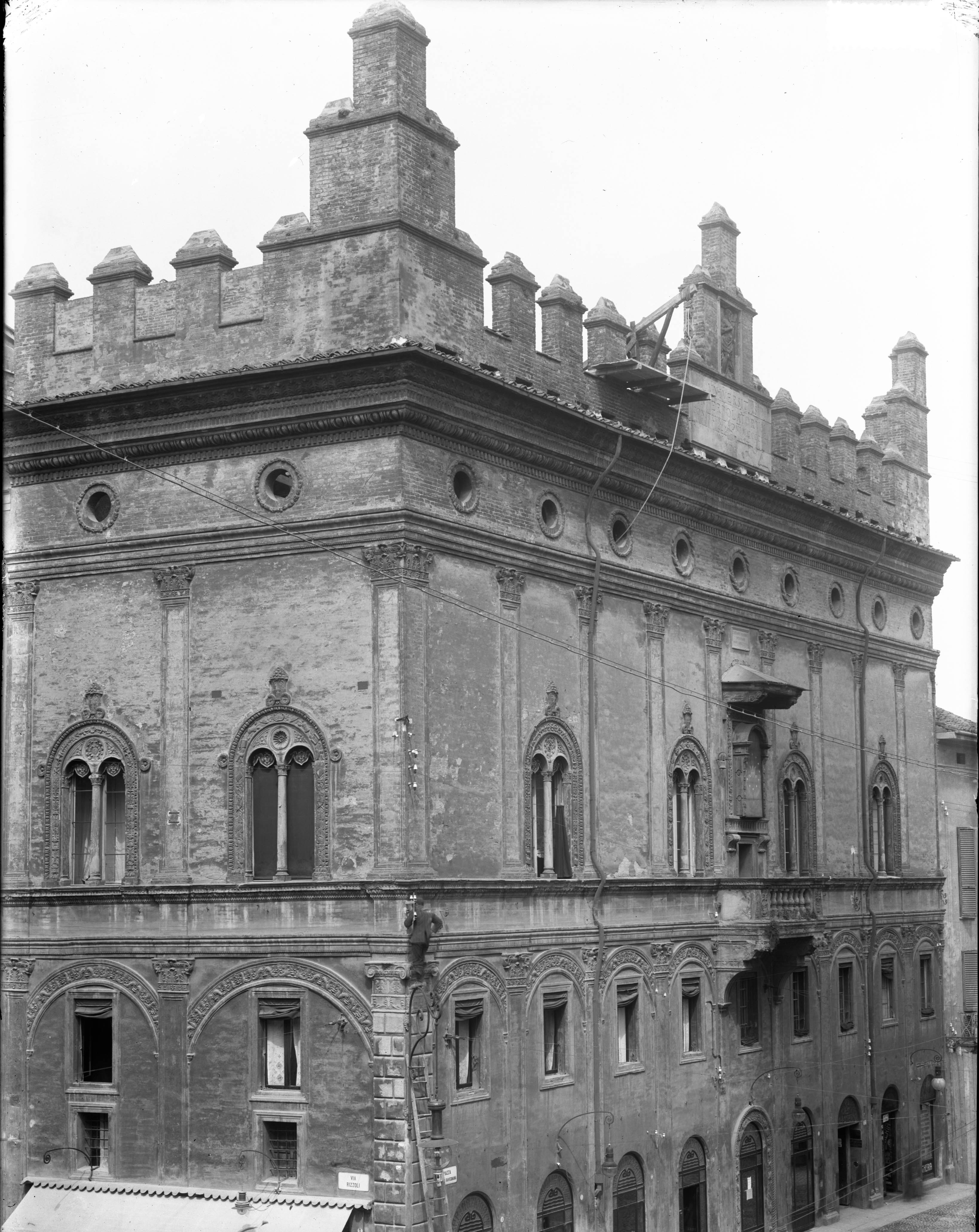 Italia - Emilia Romagna - Bologna - Palazzo degli Strazzaroli (negativo) di Castelli, Giovanni, Piccinini , Giovanni (XX)