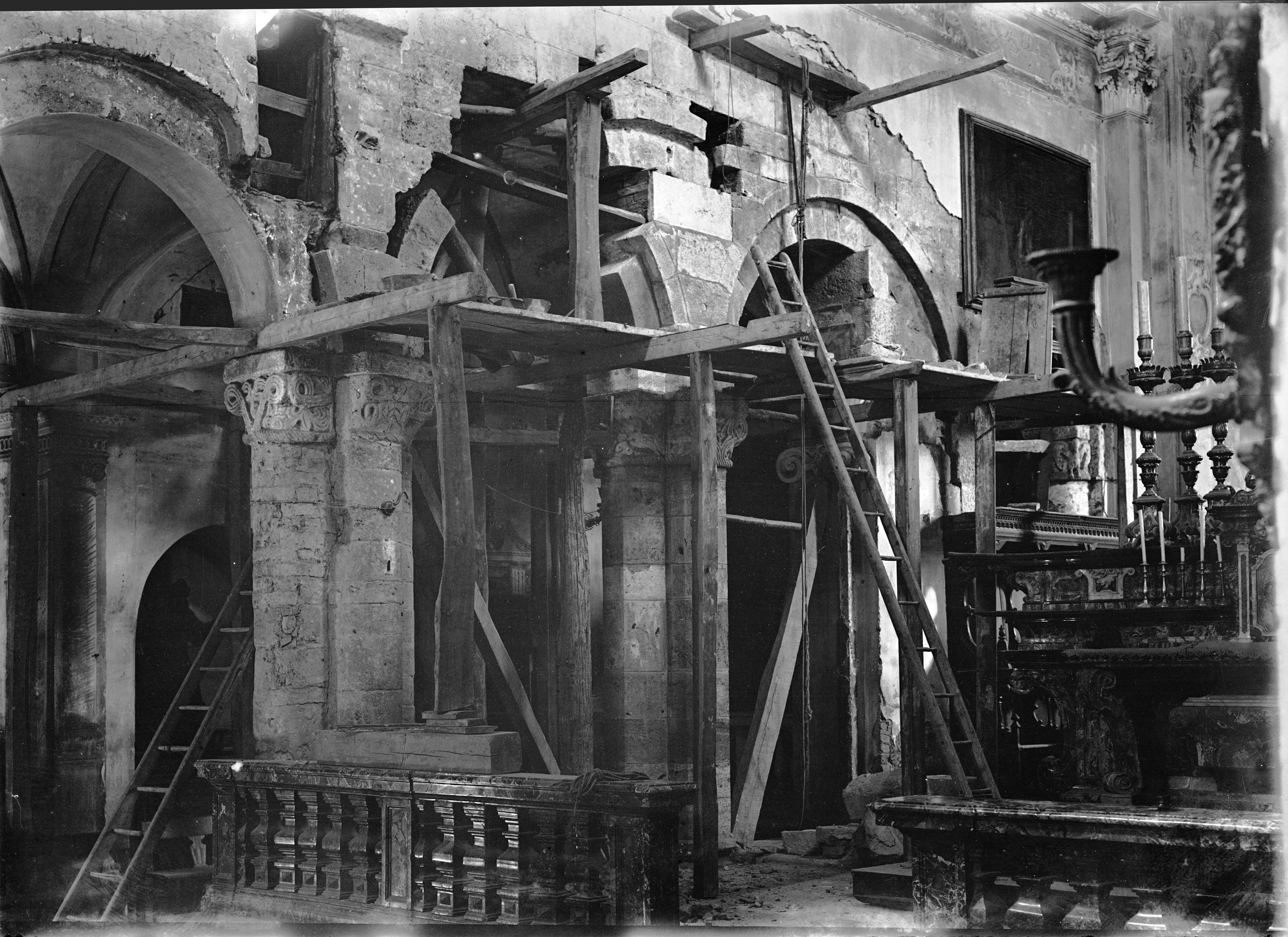 Edifici di culto – Chiese romaniche – Chiostri - Sec. 12 (negativo, insieme) di Castagnoli (primo quarto XX)