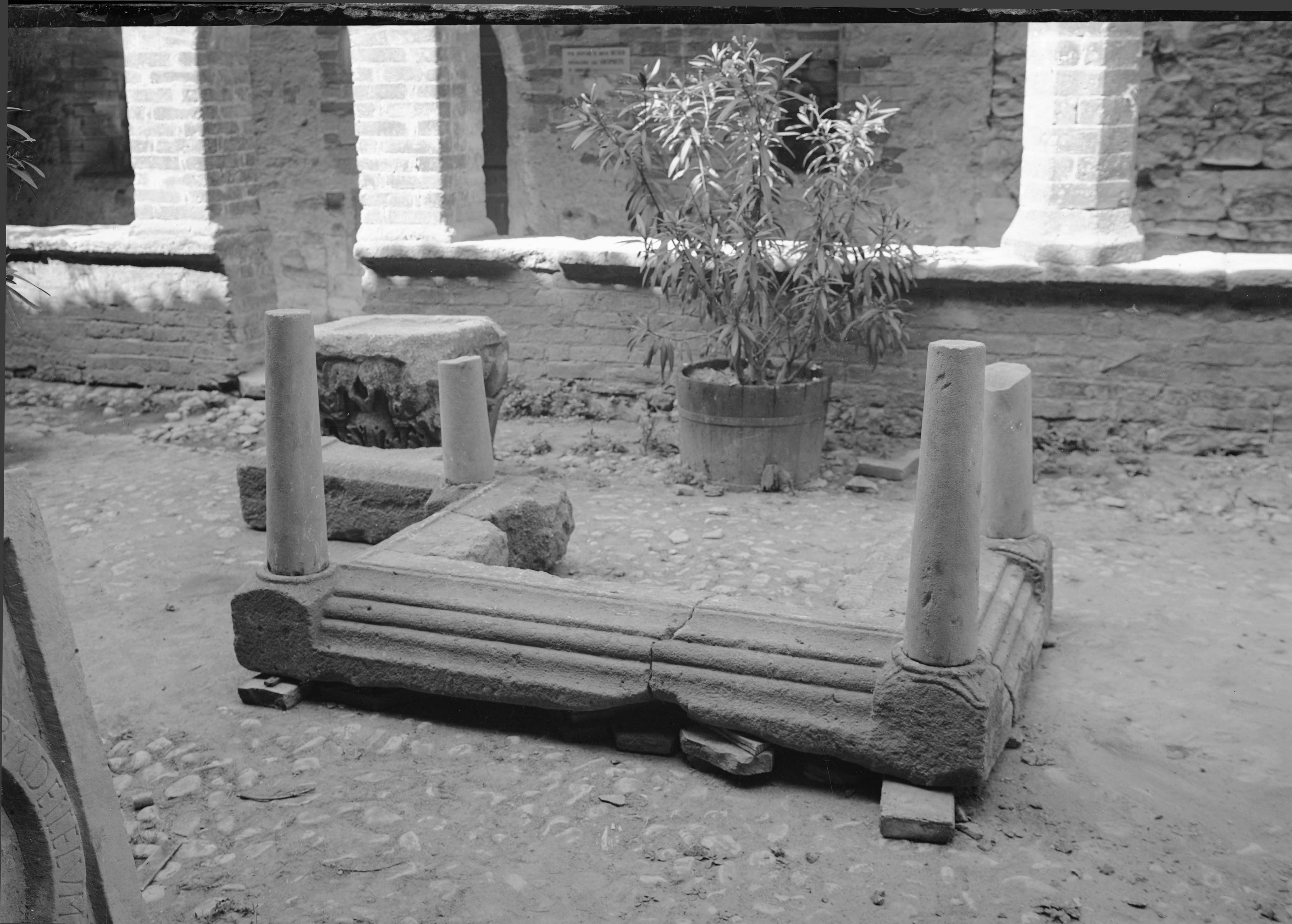 Italia - Emilia Romagna – Castell’Arquato – Collegiata di Santa Maria (negativo) di Anonimo (XX)