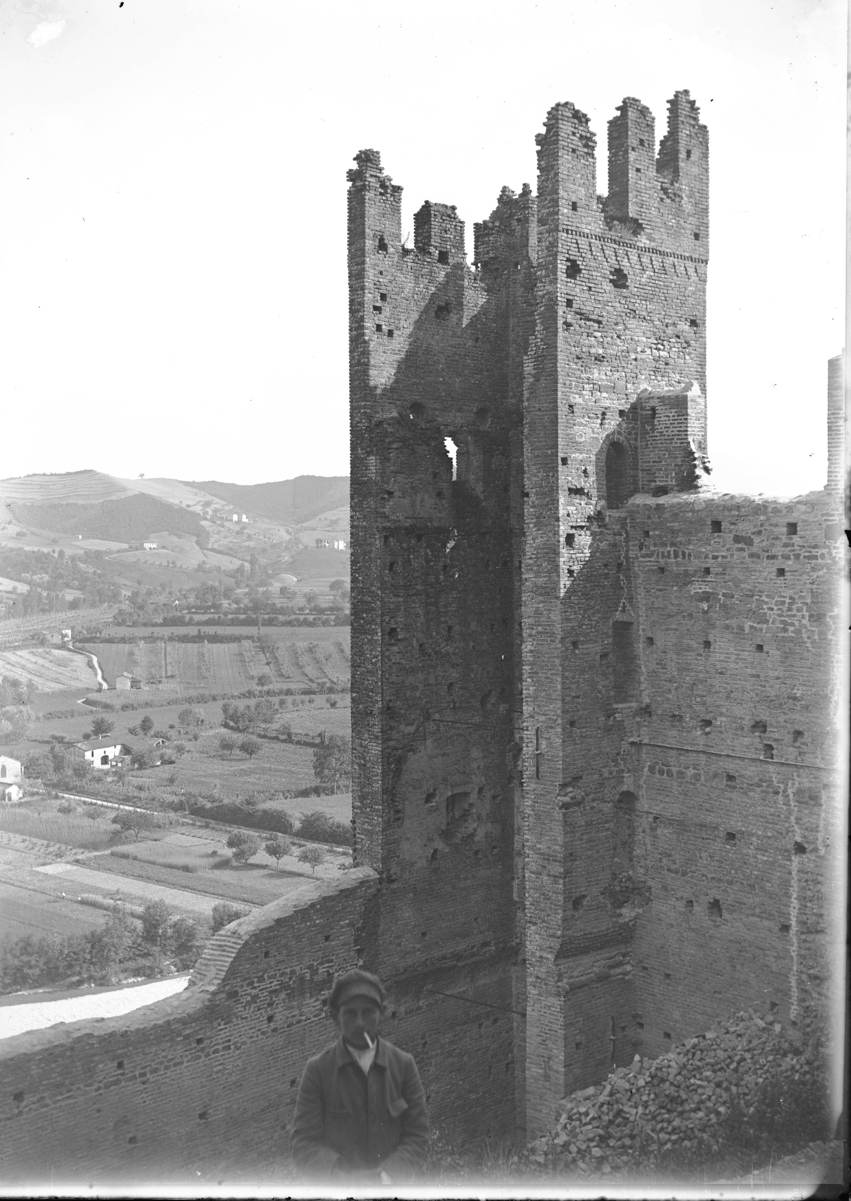 Italia - Emilia Romagna – Castell’Arquato – Rocca Viscontea (negativo) di Anonimo (XX)