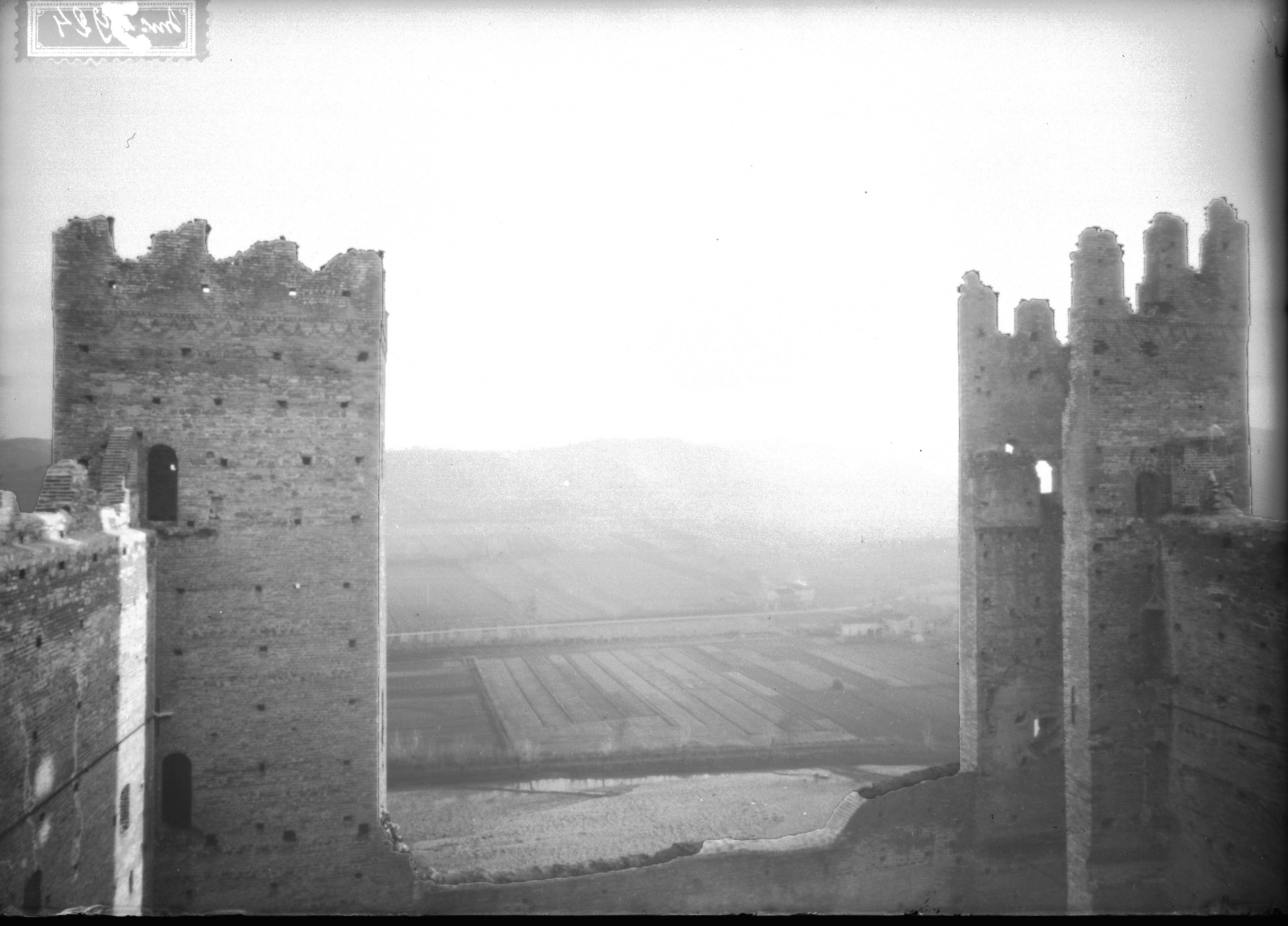 Italia - Emilia Romagna – Castell’Arquato – Rocca Viscontea (negativo) di Anonimo (XX)