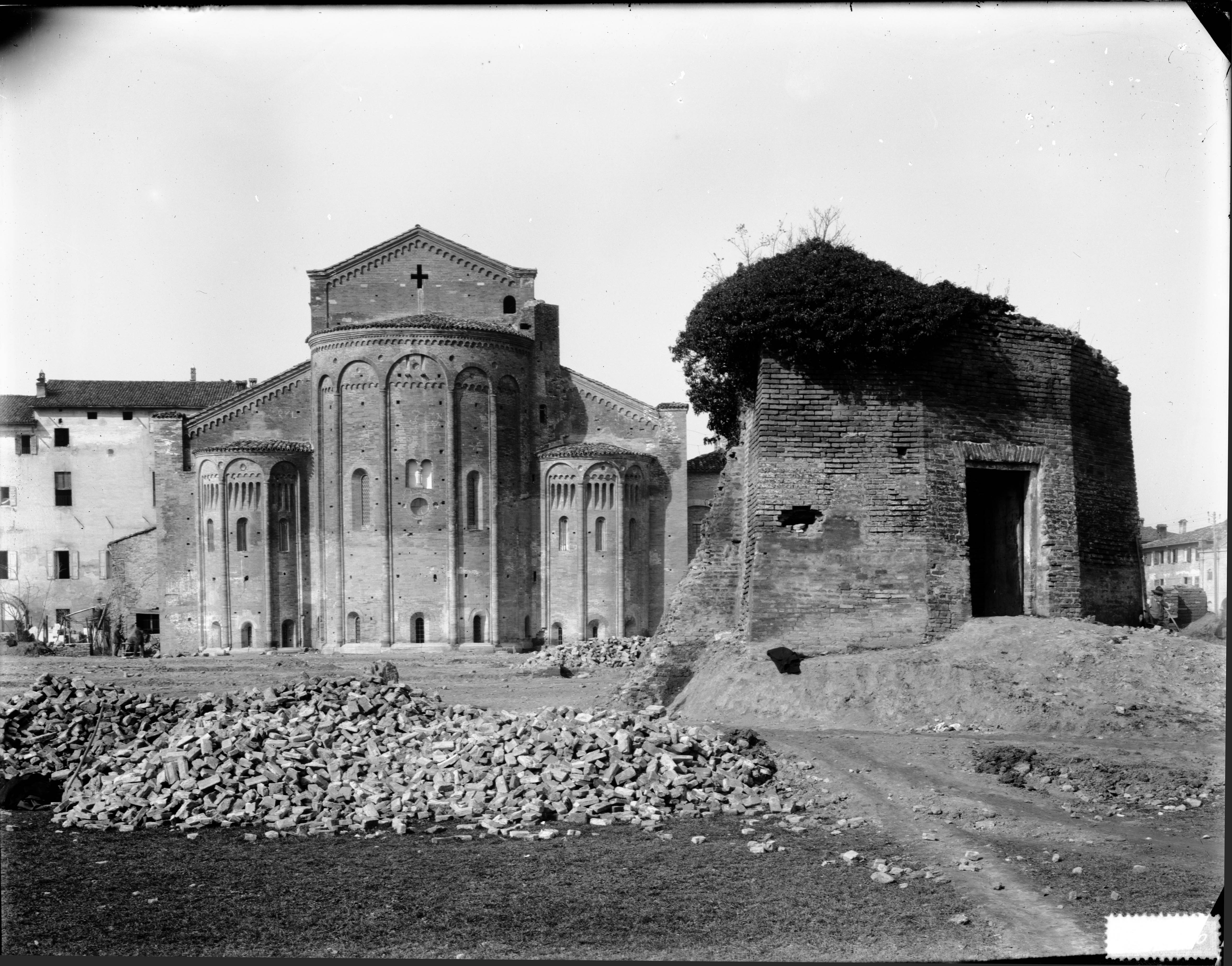 Chiese romaniche - Restauri (negativo) di Castelli, Giovanni (primo quarto XX)