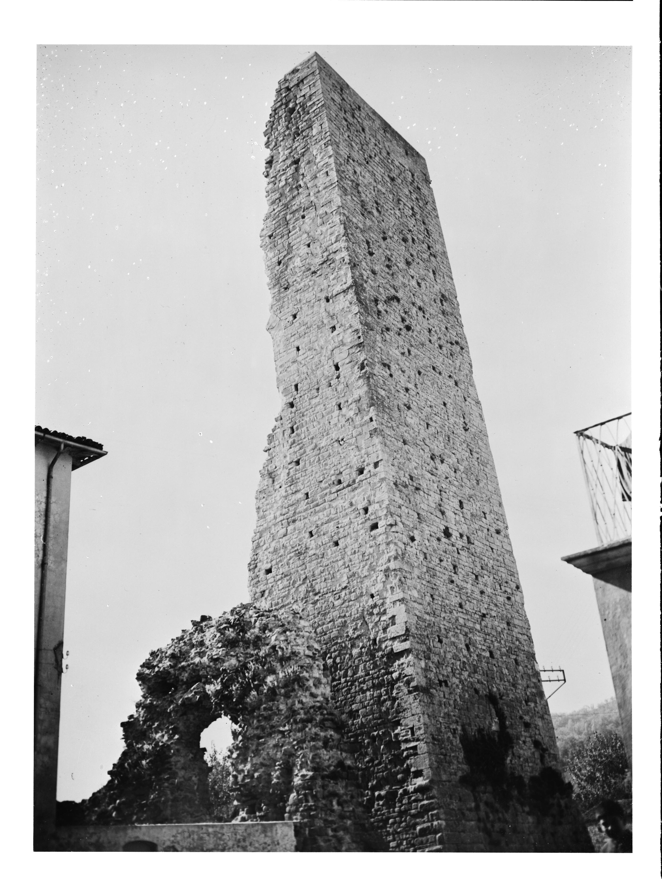 Italia - Emilia Romagna - Castel di Casio - Torre del castello (negativo) di Anonimo (XX)