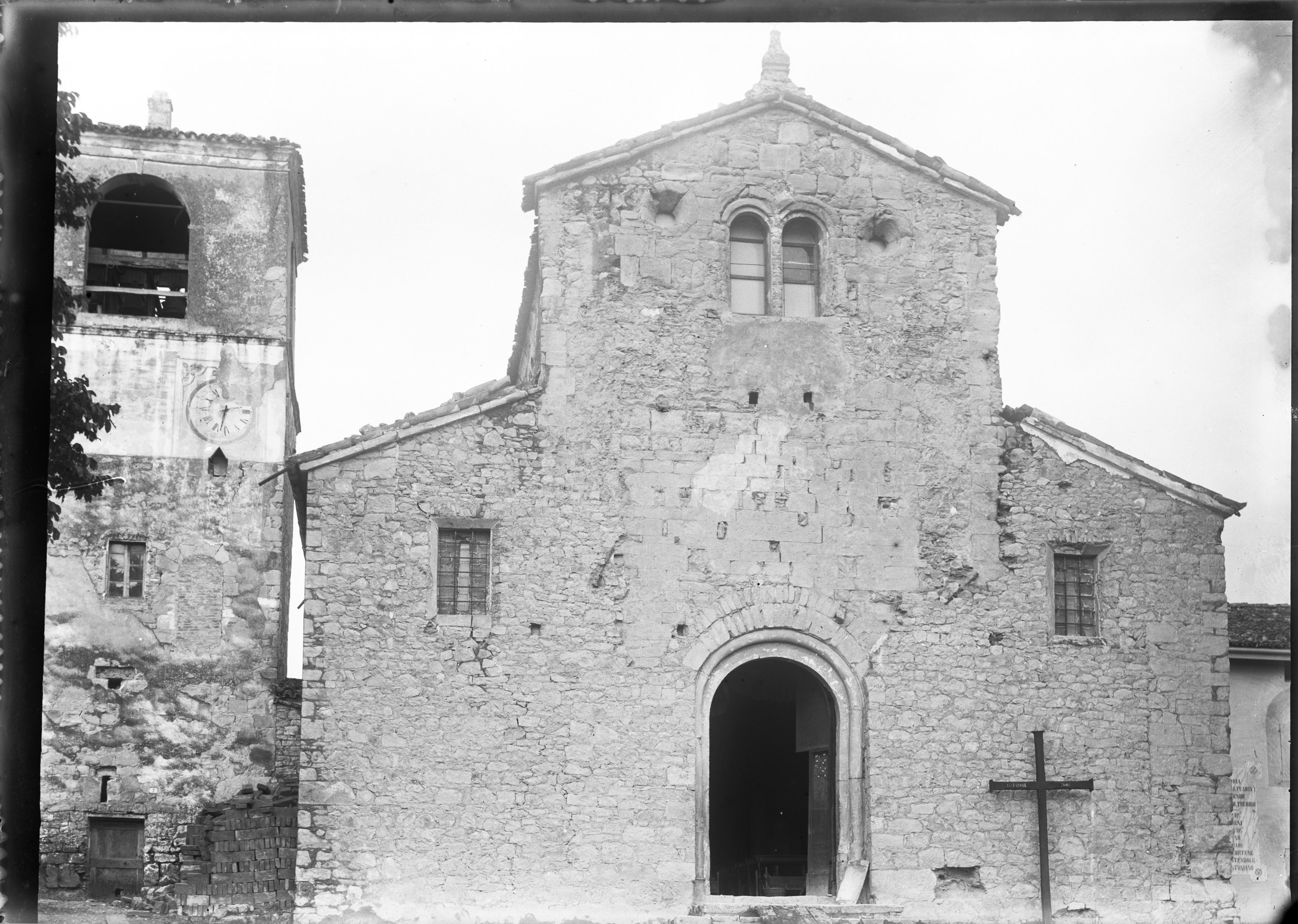 Architettura - Chiese - Sec. XII (?) - Restauro (negativo) di Anonimo (XX)