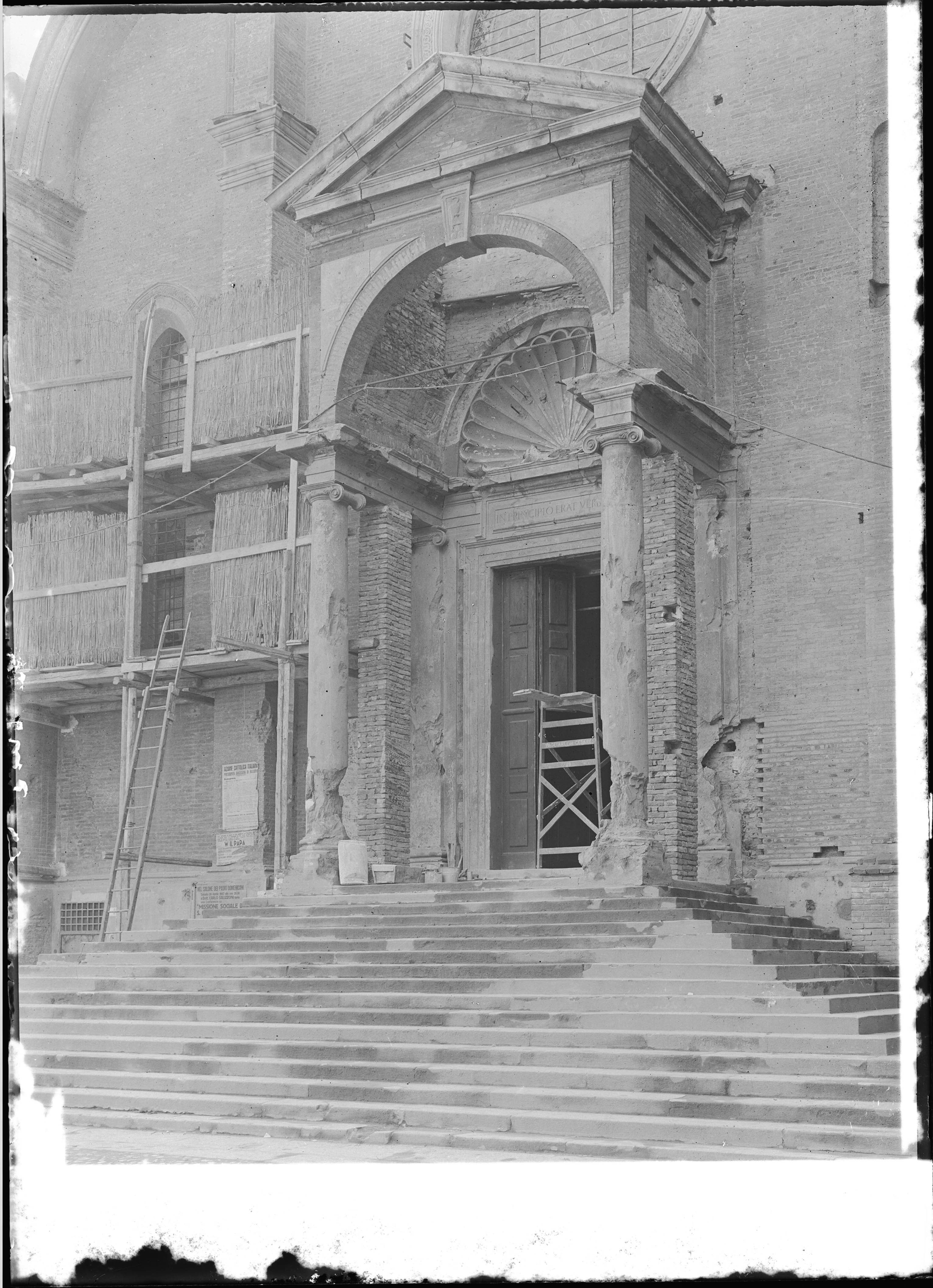 Restauro - Bombardamenti aerei - Danni di guerra - Guerra mondiale 1939-1945 (negativo) di Anonimo (XX)