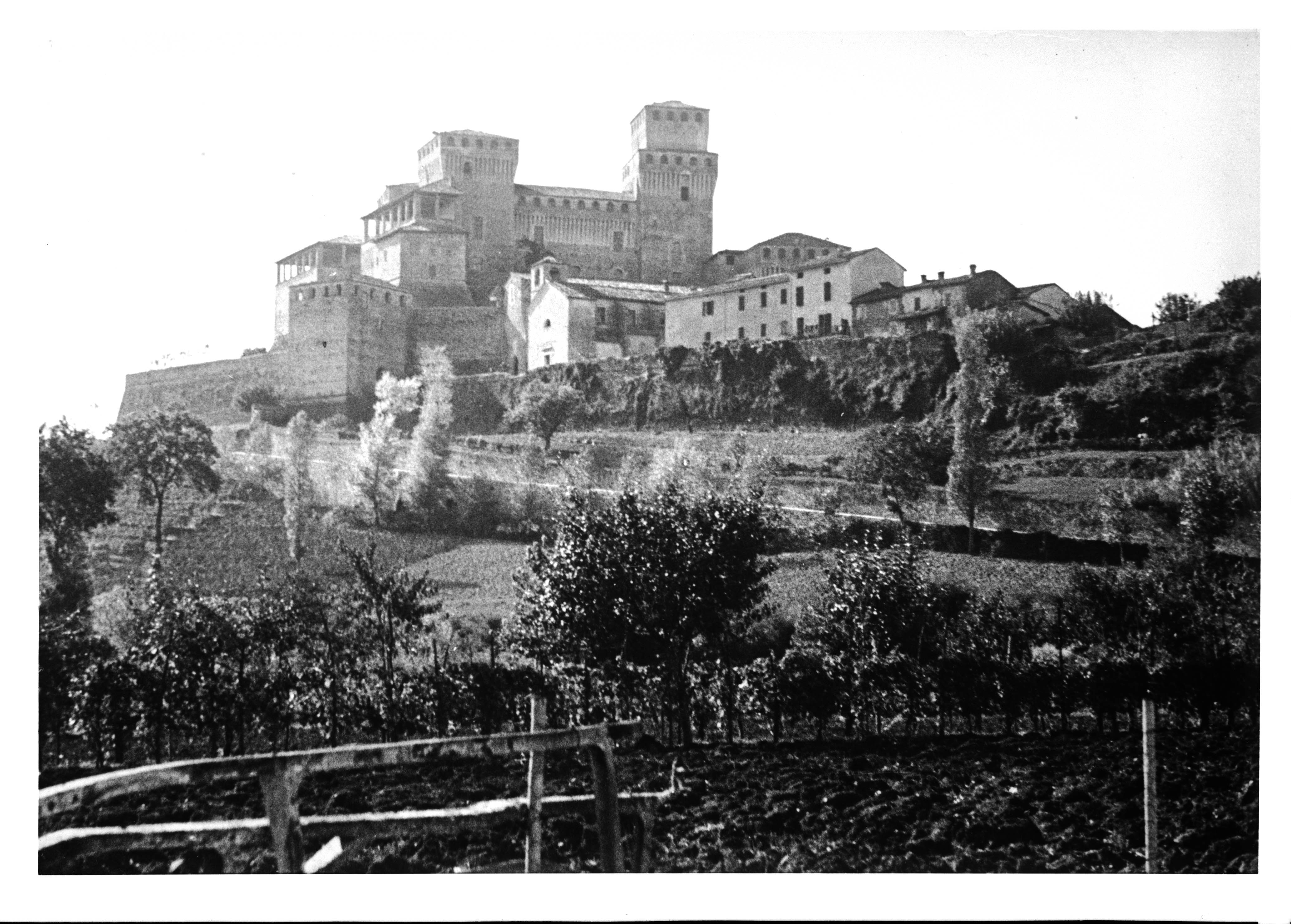 Italia - Emilia Romagna - Langhirano - Castello di Torrechiara (negativo) di Anonimo (XX)