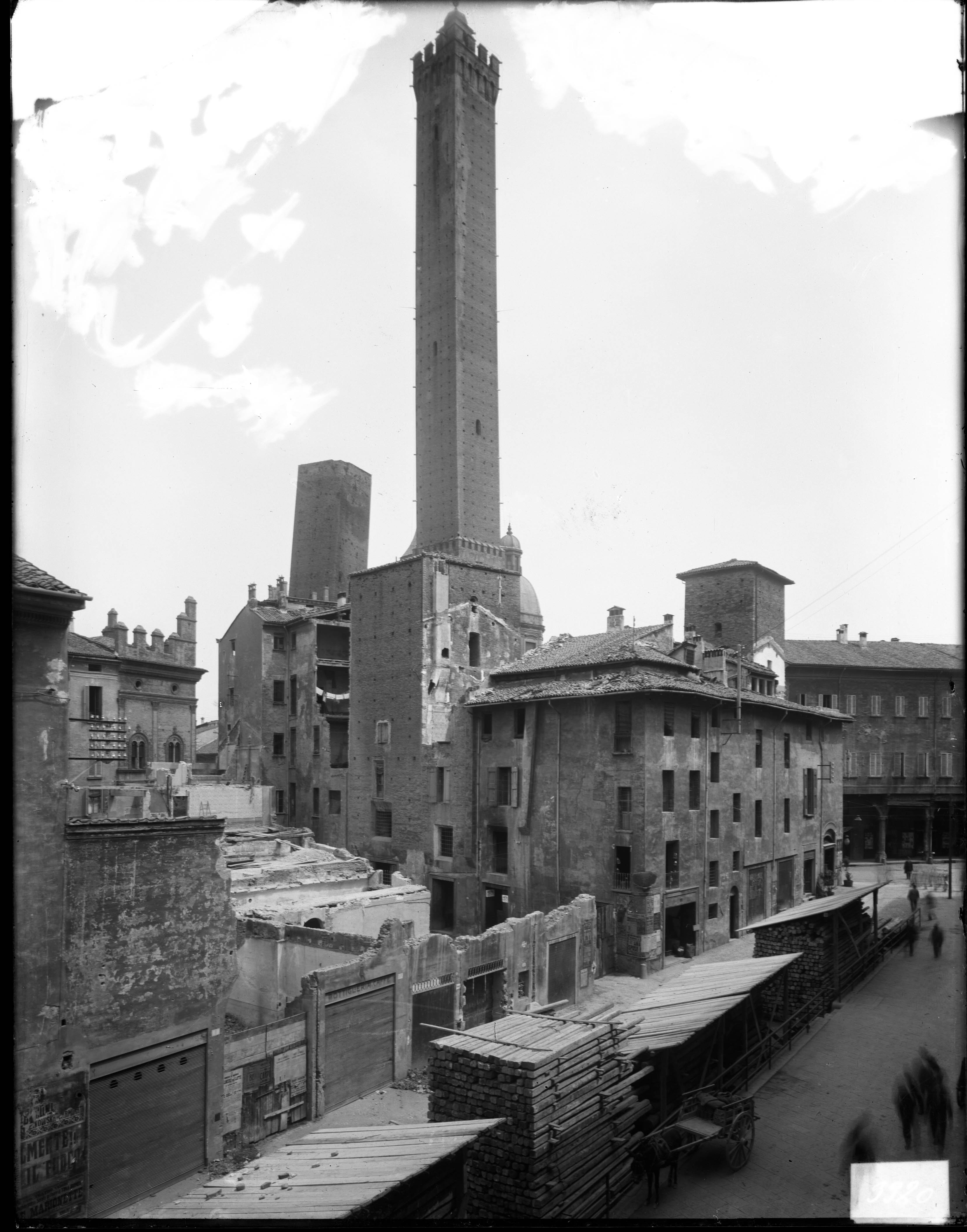 Architettura - Palazzi - Torri - Torre Artenisi (negativo) di Bolognesi Orsini (ditta) (XX)
