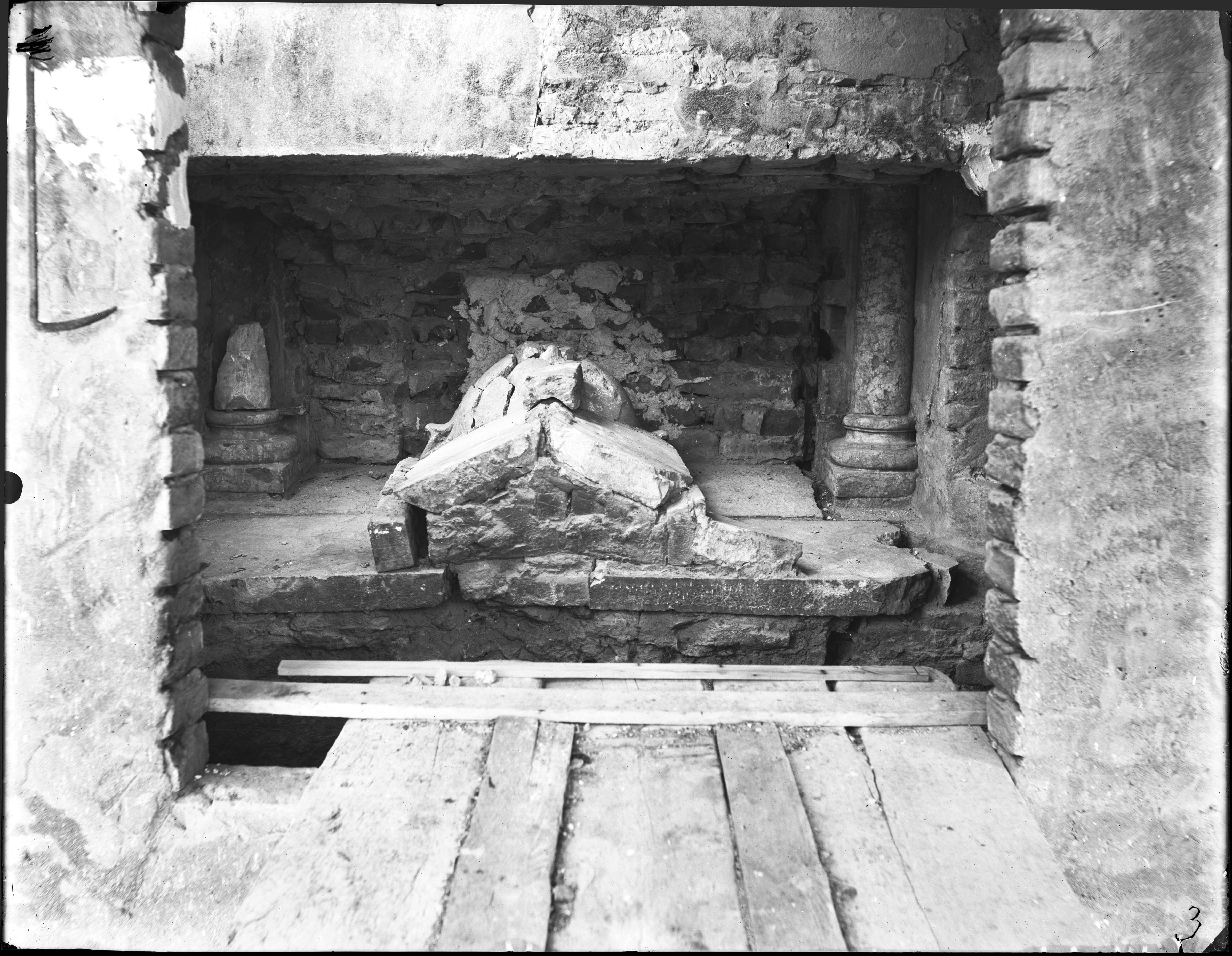 Architettura - Chiese - Cripite - Restauro (negativo) di Anonimo (XX)