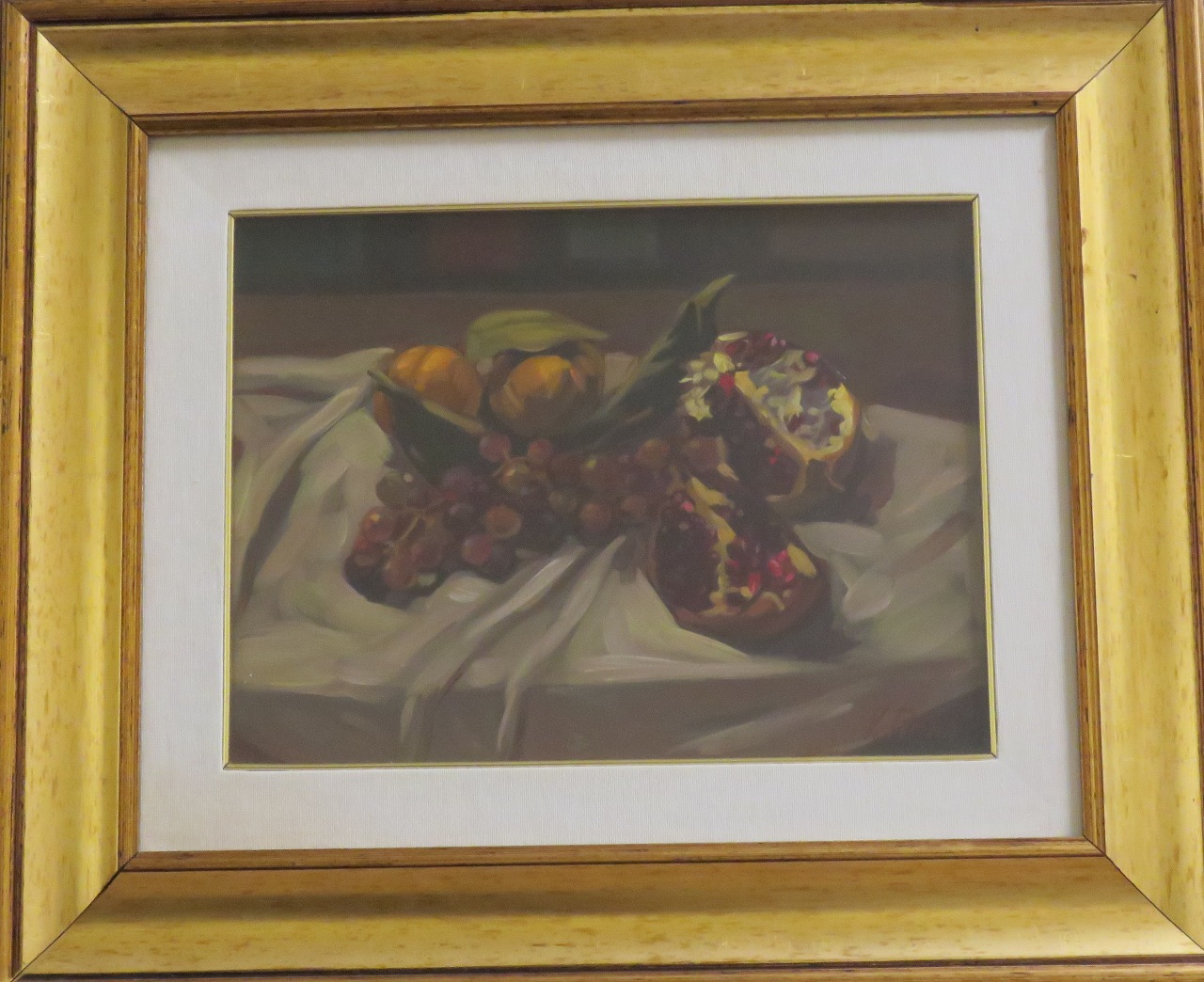 Natura morta con uva, melagrane e cachi acerbi, natura morta con frutta (dipinto) di Pinna Vincenzo (sec. XX)