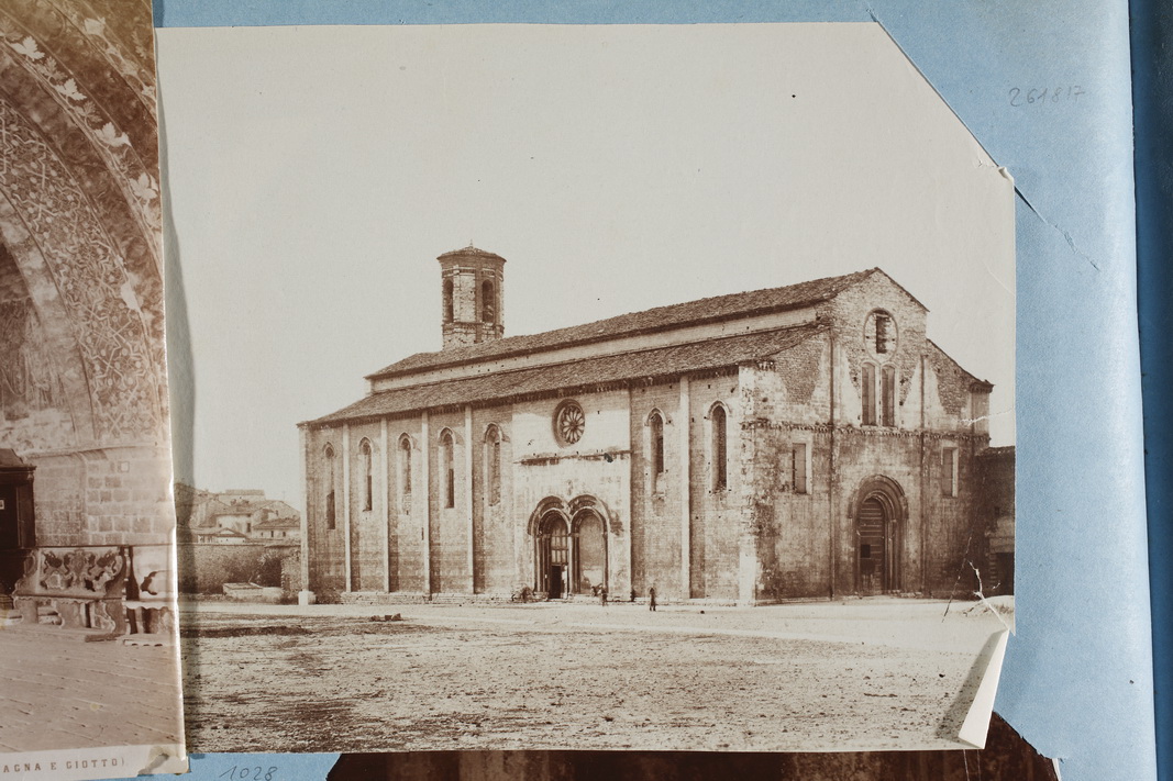 Italia – Umbria – Gubbio – Chiesa di San Francesco (positivo, elemento-parte componente) di Anonimo (XIX-XX)