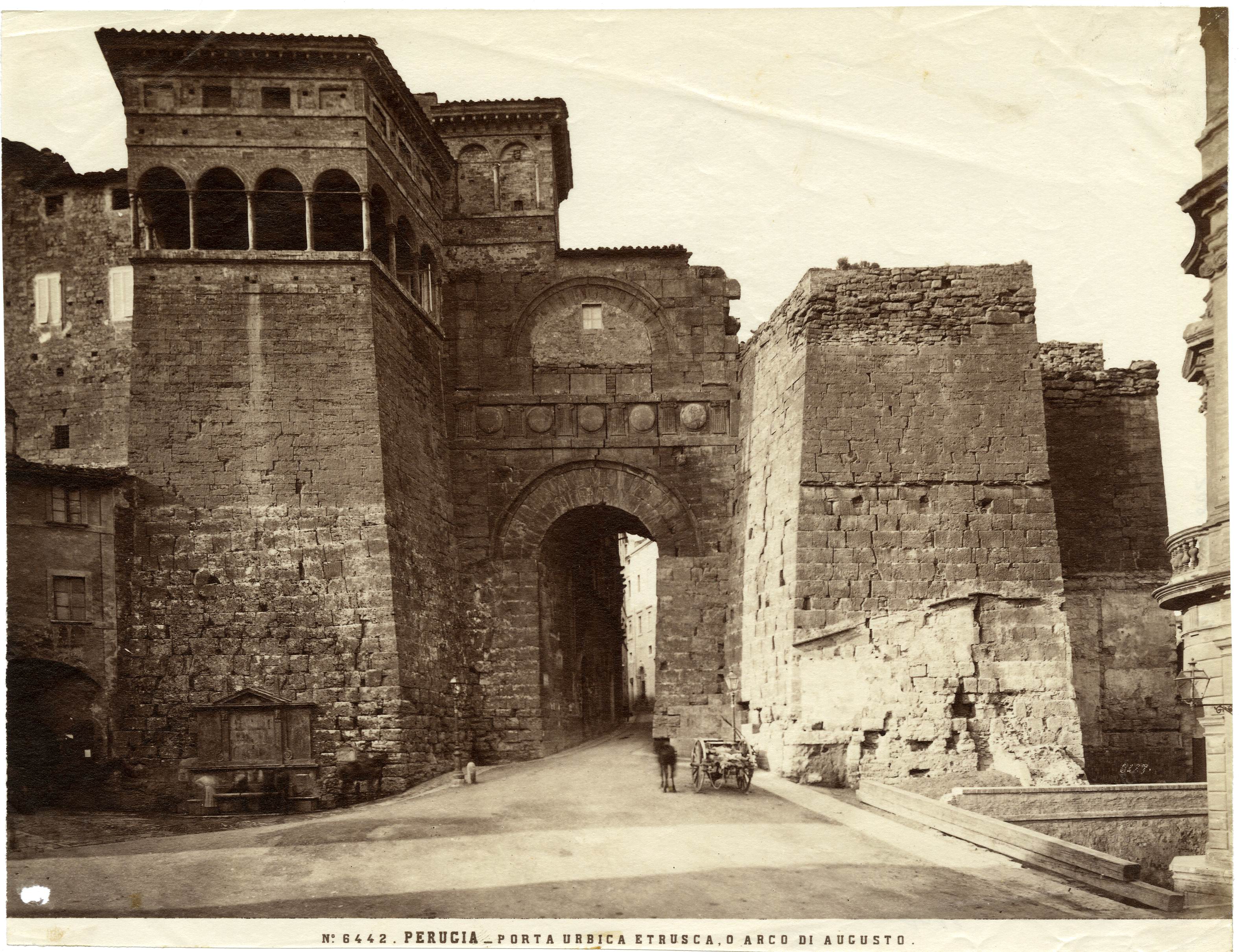 Italia - Umbria - Perugia - Arco di Augusto <Porta Estrusca> (positivo, elemento-parte componente) di Fratelli Alinari (XIX-XX)