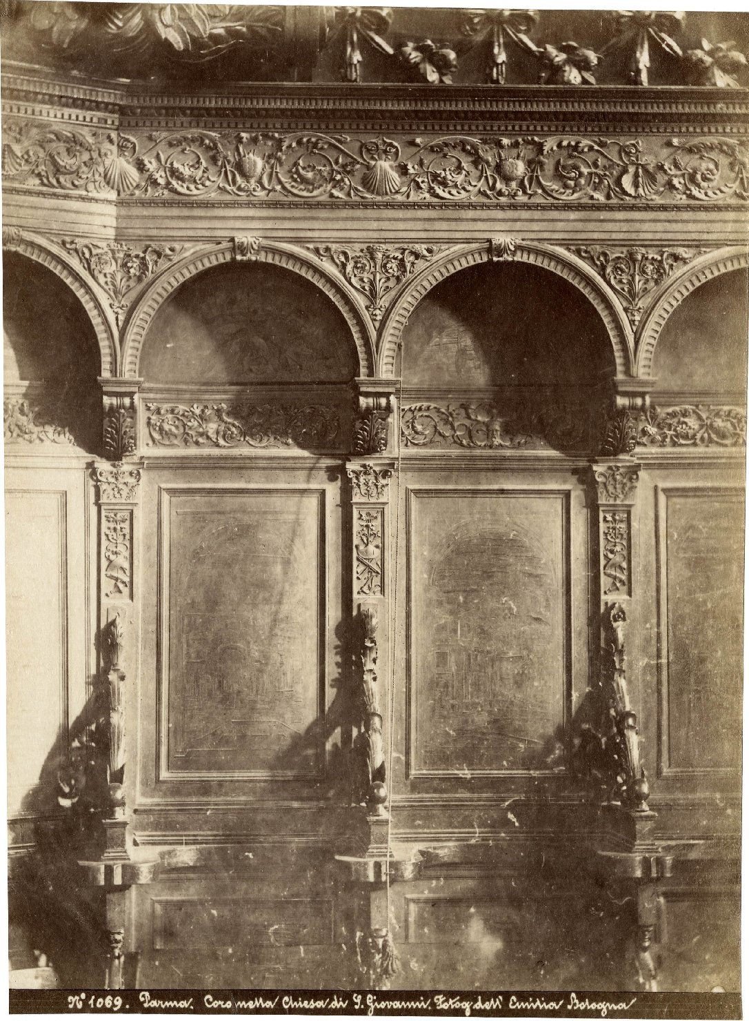 Arti decorative - Cori <chiese> - Tarsie - Intagli - Stalli (positivo, elemento-parte componente) di Fotografia dell'Emilia (ditta), Zucchi, Marcantonio, Testa, Gianfrancesco, Testa, Pasquale (XIX)