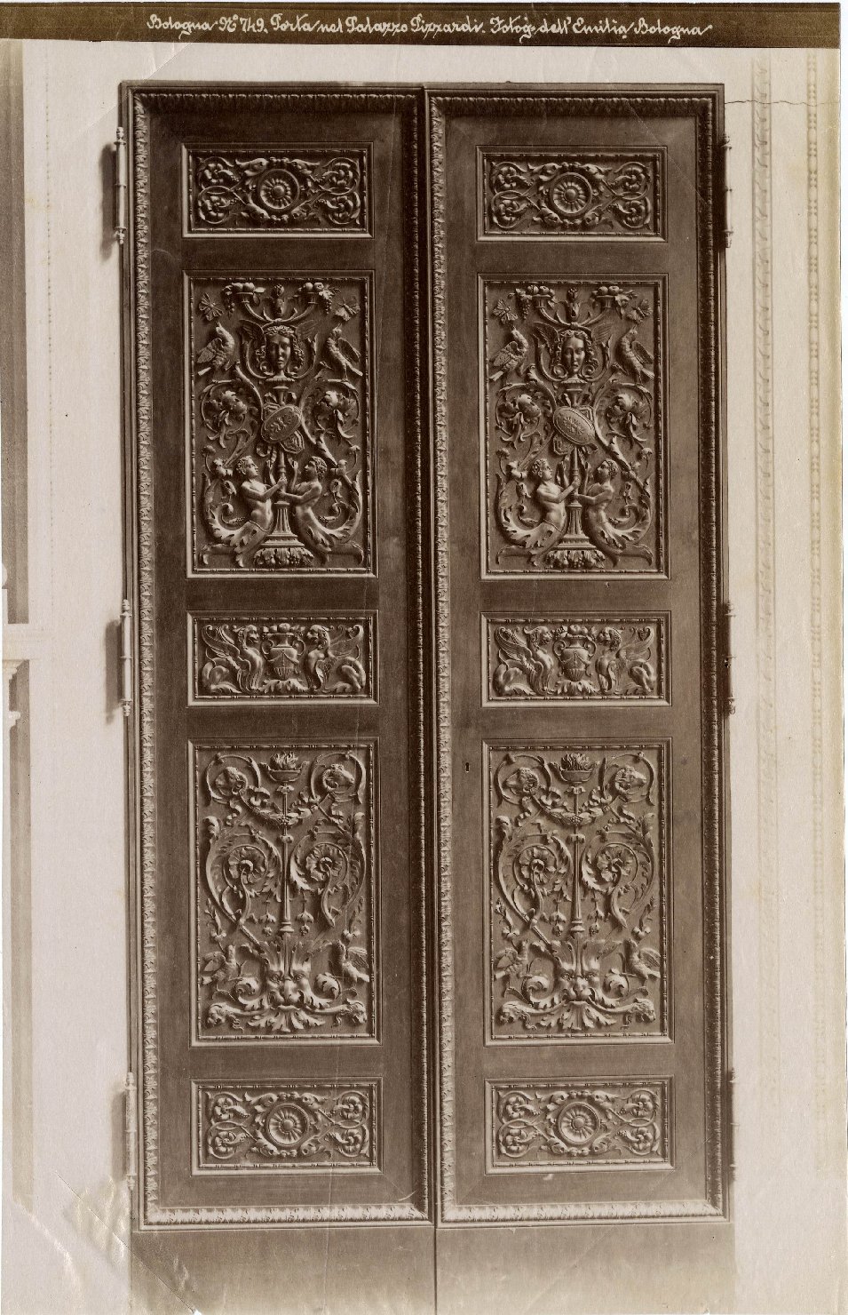 Arti decorative - Intaglio - Porte - Sec. XIX (positivo, elemento-parte componente) di Fotografia dell'Emilia (ditta) (XIX-XX)