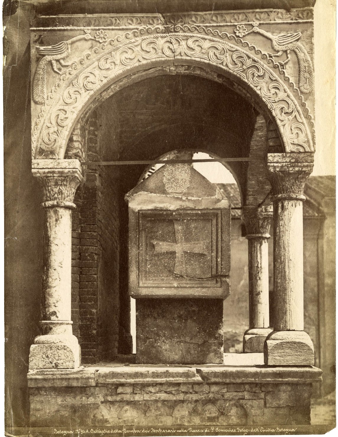 Scultura - Monumenti sepolcrali - Arche sepolcrali - Sarcofagi - Bassorilievi (positivo, elemento-parte componente) di Fotografia dell'Emilia (ditta) (XIX)