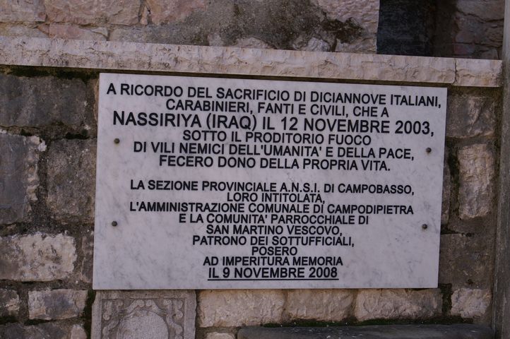 soggetto assente (lapide commemorativa ai caduti, elemento d'insieme) - bottega Italia meridionale (inizio XXI)