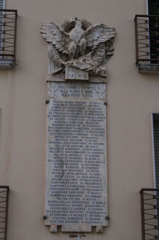 allegoria della Vittoria ome aquila (monumento ai caduti - a lapide) - bottega Italia centro-meridionale (primo quarto XX)