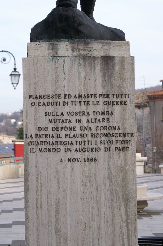 figura di soldato in combattimento (monumento ai caduti - a cippo) di Ditta Guerriero (bottega) - bottega molisana (terzo quarto XX)
