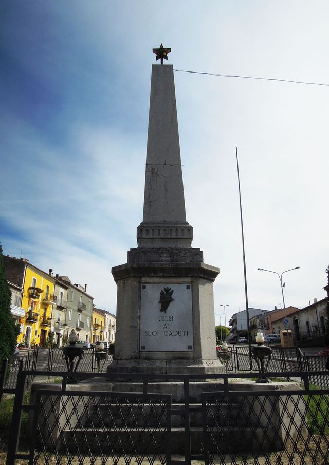 Stella Patria (monumento ai caduti - ad obelisco) di Brindesi Mario - bottega molisana (terzo quarto XX)