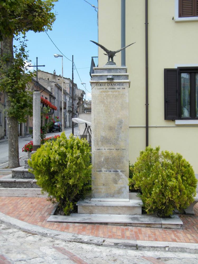 allegoria della Vittoria come aquila (monumento ai caduti - a stele, opera isolata) - bottega Italia centro-meridionale (seconda metà sec. XX)