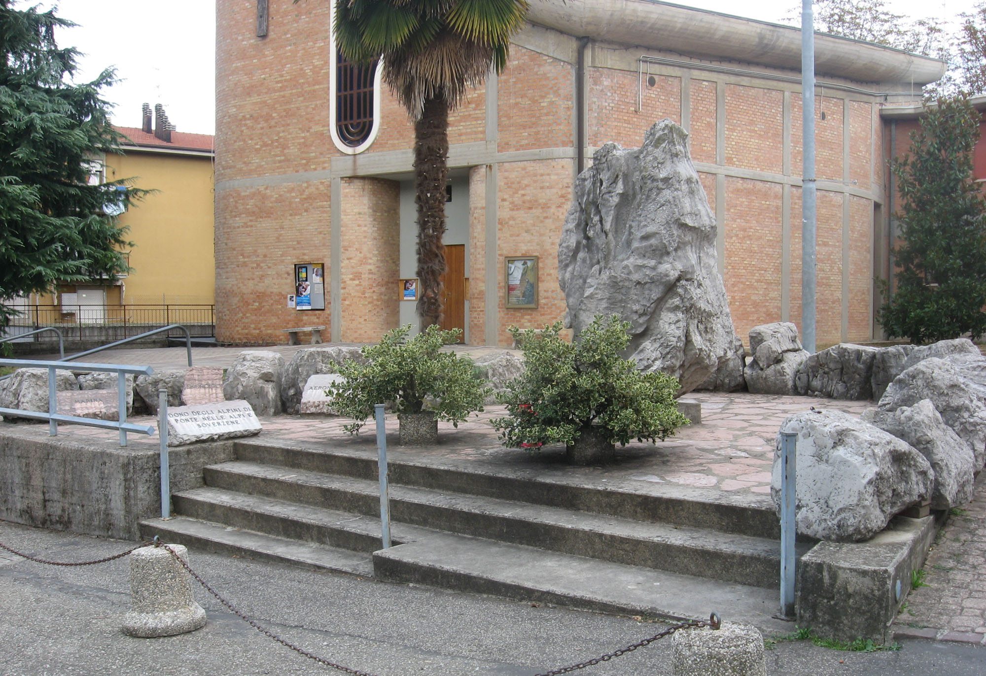 monumento ai caduti - ad emiciclo, opera isolata - ambito italiano (XX)