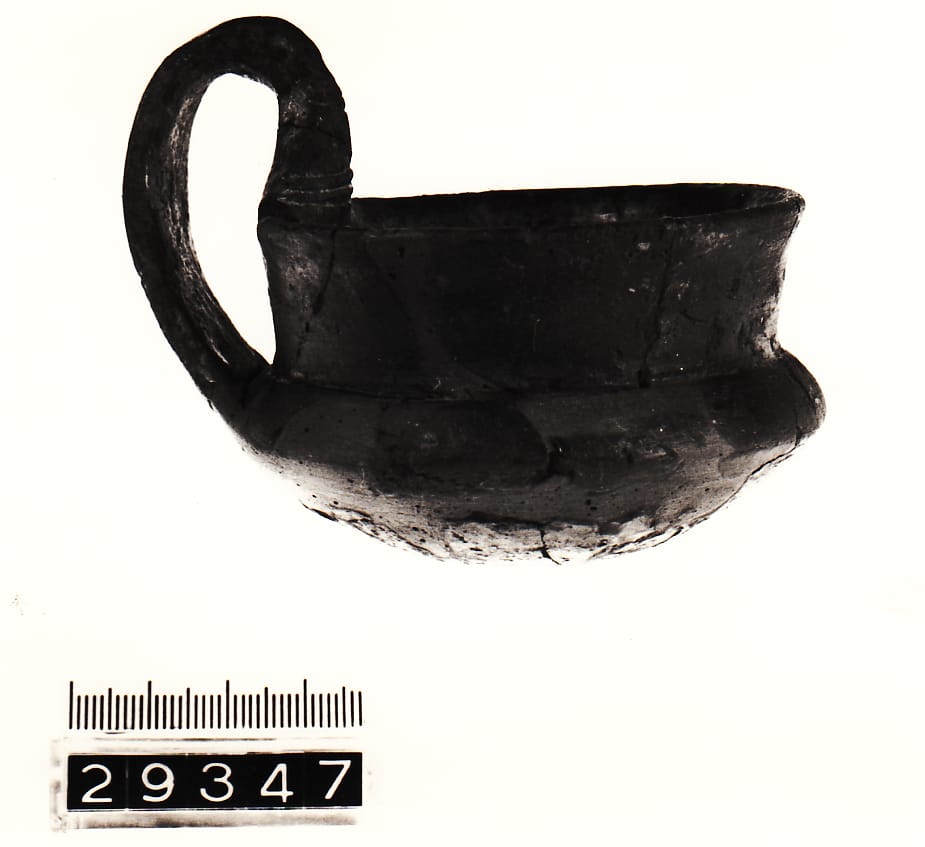 tazza - Cultura Ligure della Prima Età del Ferro (fine VII a.C)