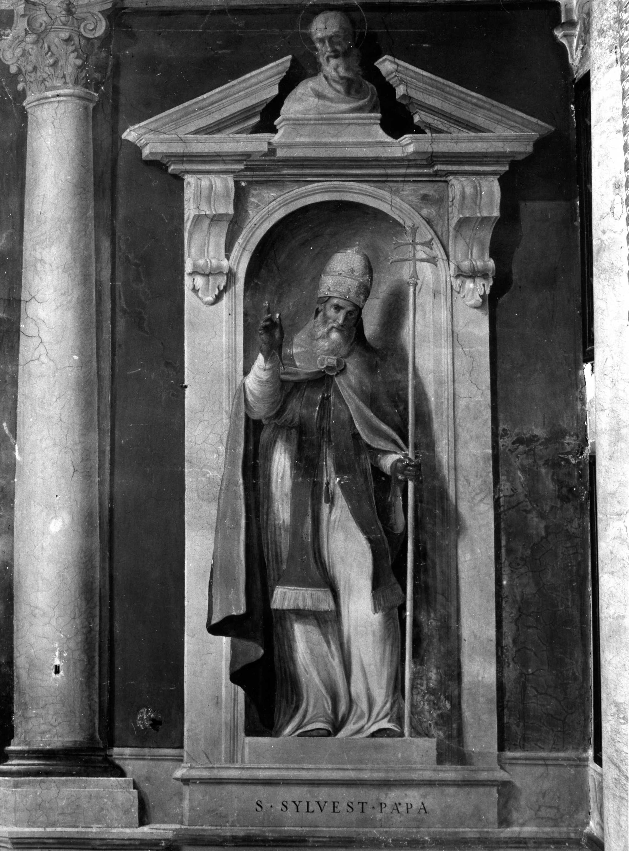 San Silvestro (dipinto murale) di Massari Lucio (primo quarto sec. XVII)
