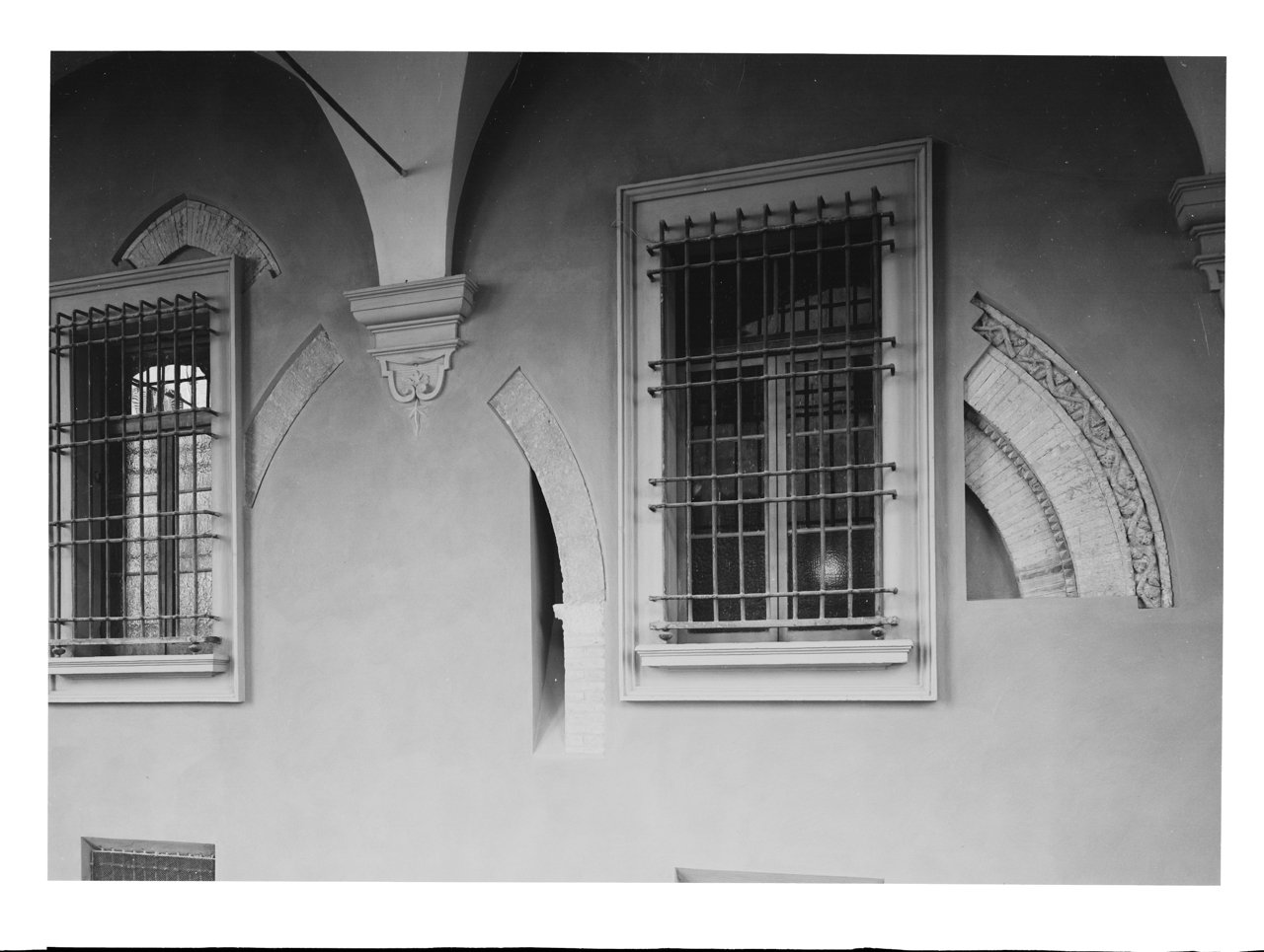 Elementi architettonici - Finestre - Porte - Monofore - Archi - Cornici (negativo, insieme) di Zagnoli, Alfonso (XX)