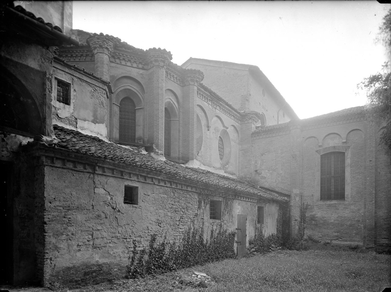 Architettura religiosa - Chiese - Restauri <1950> (negativo) di A. Villani & Figli (studio) (XX)