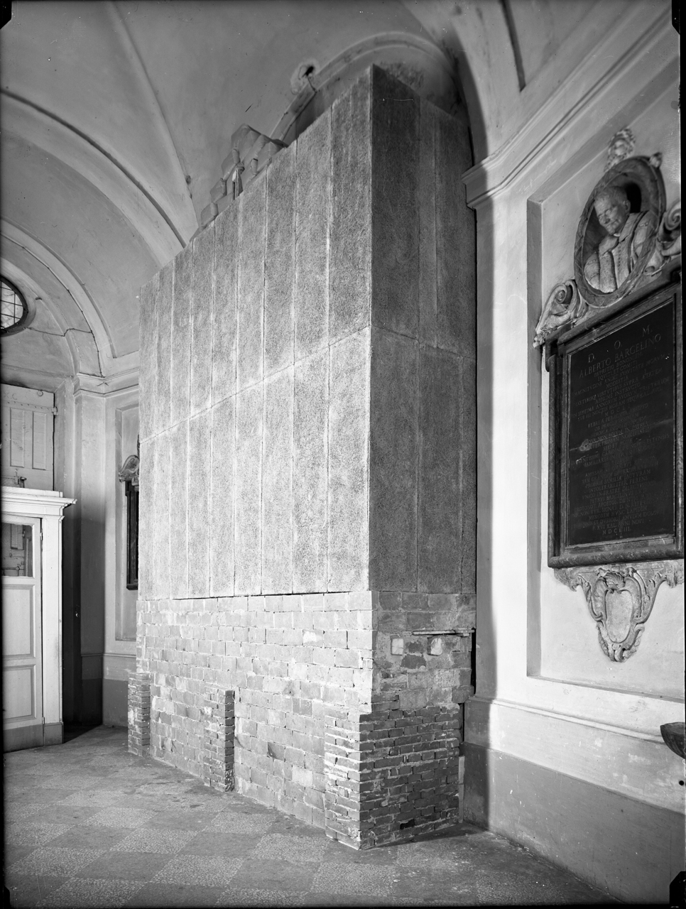 Emilia Romagna - Bologna - Chiesa di San Domenico - Cappella di San Domenico - Monumento a Francesco Tartagni (negativo) di A. Villani & Figli (secondo quarto XX)